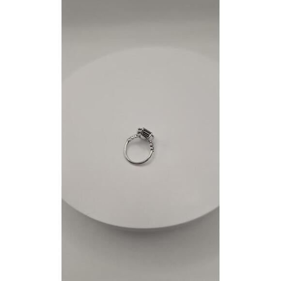 Elegant Hexagon Cut Silver Ring with Unique Stone Size 6 - Picture 7 of 9